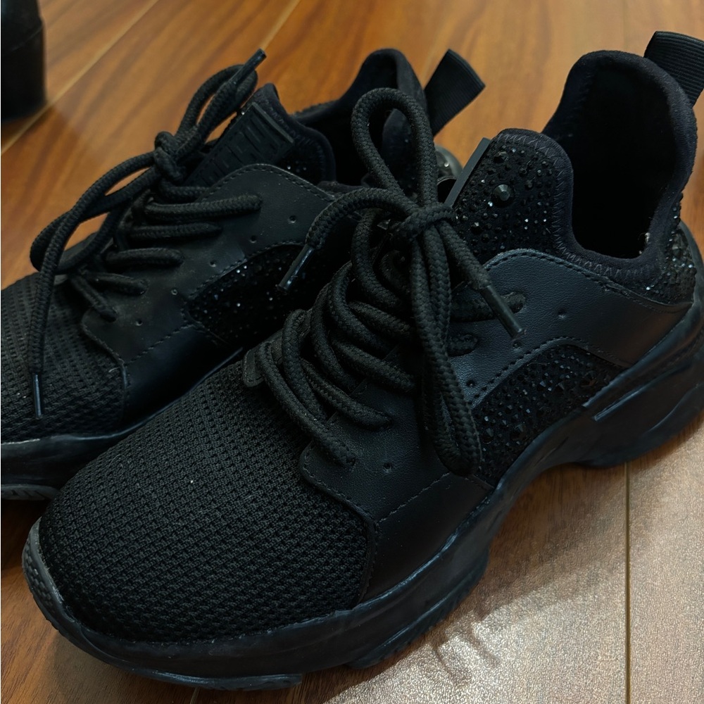 Black Athletic Steve Madden Sneakers size 8.5